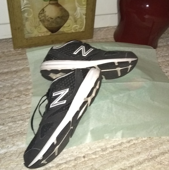 New Balance Men's Athletic Sneakers Size US 11 - Picture 3 of 4
